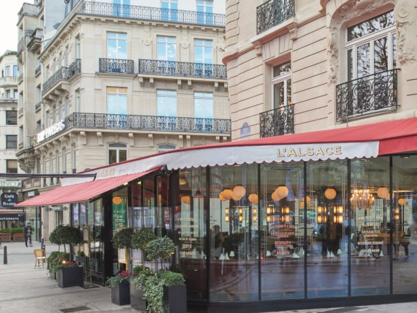 Photos, atmosphere, dishes - L'Alsace - Paris