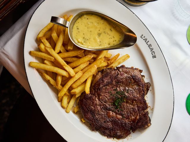 L'Alsace Entrecôte grillée Béarnaise, frites
