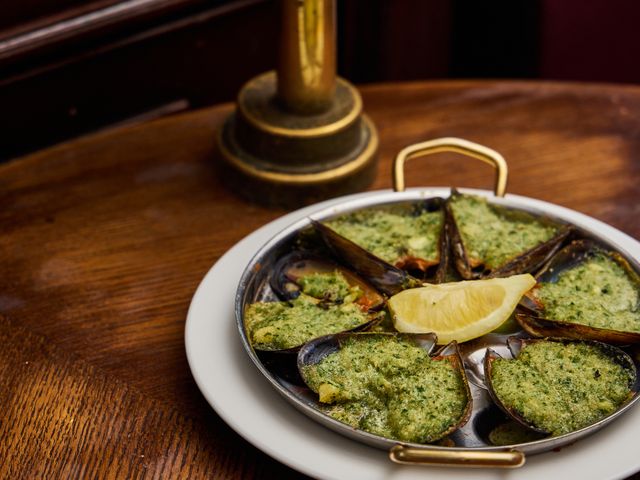 L'Alsace Moules gratinées au beurre persillé