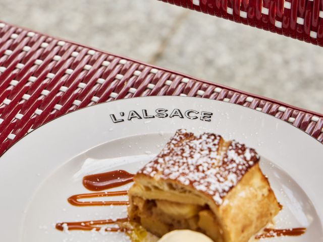L'Alsace Strudel aux pommes et aux raisins, crème glacée à la vanille Bourbon